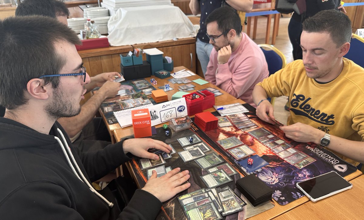 ArcanisInfinity's tweet photo. Aquí tenemos en su salsa a los jugadores del primer RCQ de Pioneer de los 4 que habrá este fin de semana en este #ArcanisInfinityXIX 

#MTGPioneer @Play_MTGgg https://t.co/CADibpz01A