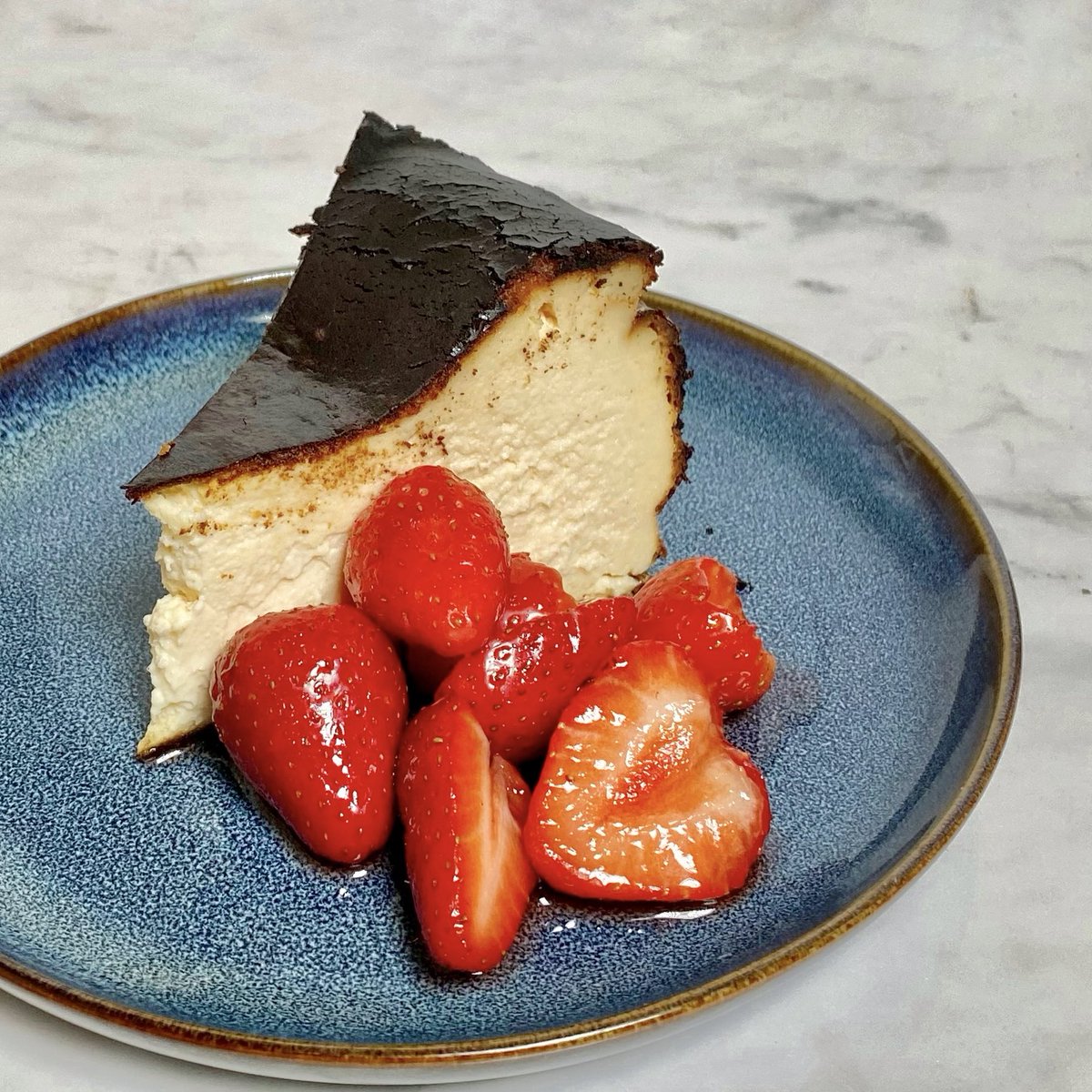 Alexina’s burnt Basque cheesecake: A little burnt and a LOT tasty! 😍 You can of course find the recipe for @alexinaanatole’s burnt basque cheesecake here bbc.co.uk/food/recipes/w… @jollyolly recommends a glass of Torres Floralis Moscatel Oro (Waitrose, £10.99) #SaturdayKitchen