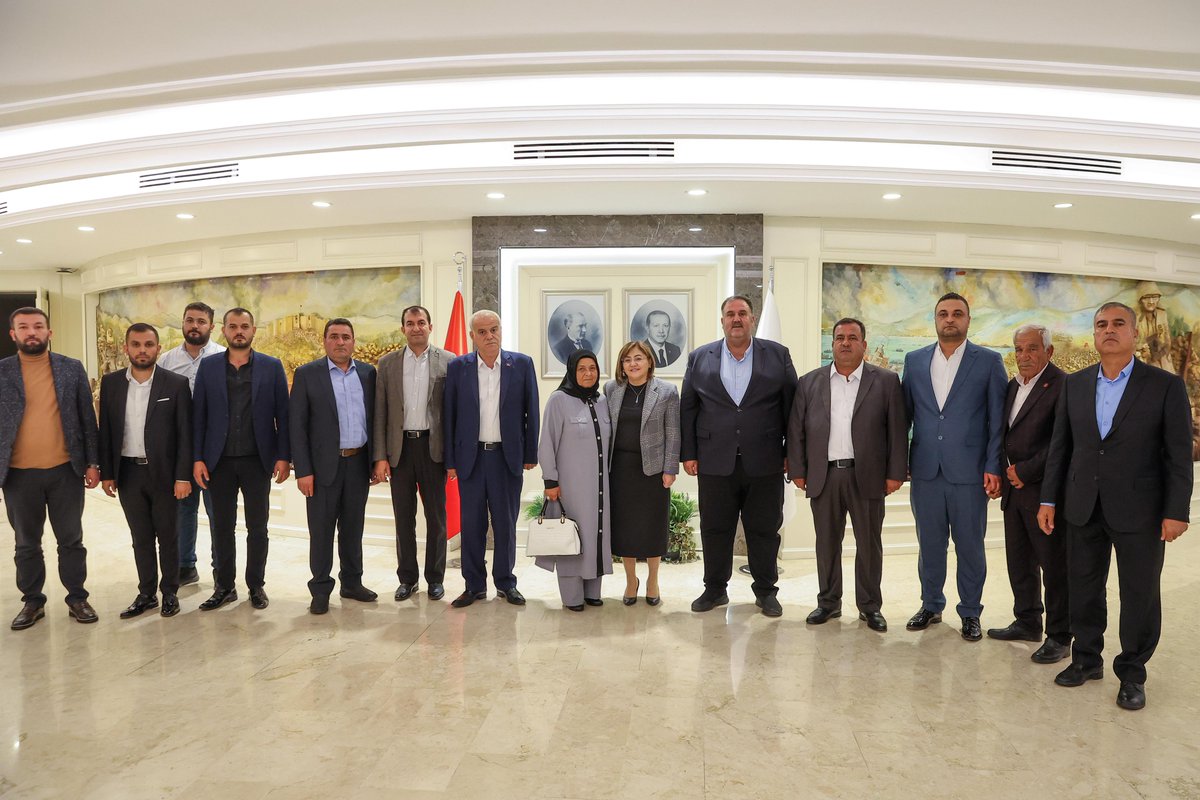 Gaziantep Büyükşehir Belediye Başkanımız Sayın Fatma Şahin, İl Başkan Vekilimiz Sayın Murat Şerbetçi, Milletvekilimiz Sayın Mesut Bozatlı; Karkamış İlçe Başkanımız Sayın Ahmet Özaslan ve ilçe teşkilat mensuplarımızı Gaziantep Büyükşehir Belediyesi’nde misafir etti. 

Hayırlı