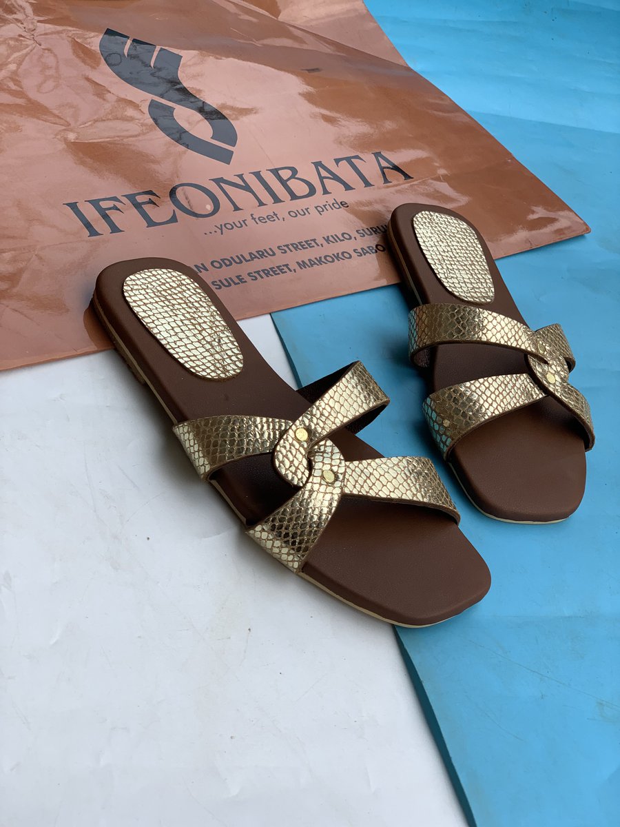 SOguntuga's tweet photo. I make and sell AFFORDABLE foot-wears (ranging from slippers to half shoes, to sandals to shoes) in leather and other materials, belts too.

Please check out my instagram business page @ifeonibata. Thank you 🙏🏽 https://t.co/RjFwZkKD6j