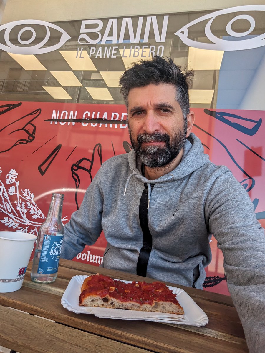 typofico's tweet image. Pizza al taglio stupenda da #Bann a Modica, sapevatelo.