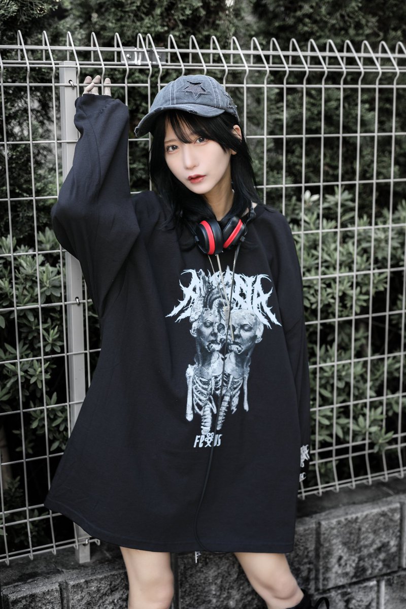 _acOlaSia_'s tweet photo. ☠️acOlaSia 新作☠️
【プレゼント企画】

応募方法:フォロー&amp;リポスト

☠️FETUS L/S☠️計1名様に

※サイズ→M/L/XL/XXL 
カラー→ブラック/ホワイト
サイズ・カラー　選択可

〆切:4/26
160cm XXL https://t.co/tbS1pPO2rc