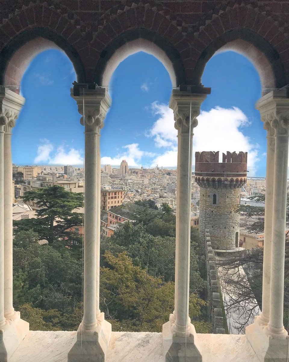 🏰 Il Castello D’Albertis regala un panorama su #Genova e racconta storie di oggetti provenienti da tutto il mondo🌍 🔍In onore dei vent’anni dalla sua apertura, il museo festeggia oggi con l’apertura di una parte del #giardinosegretodelCapitano IG | 📸 @romina_condemi