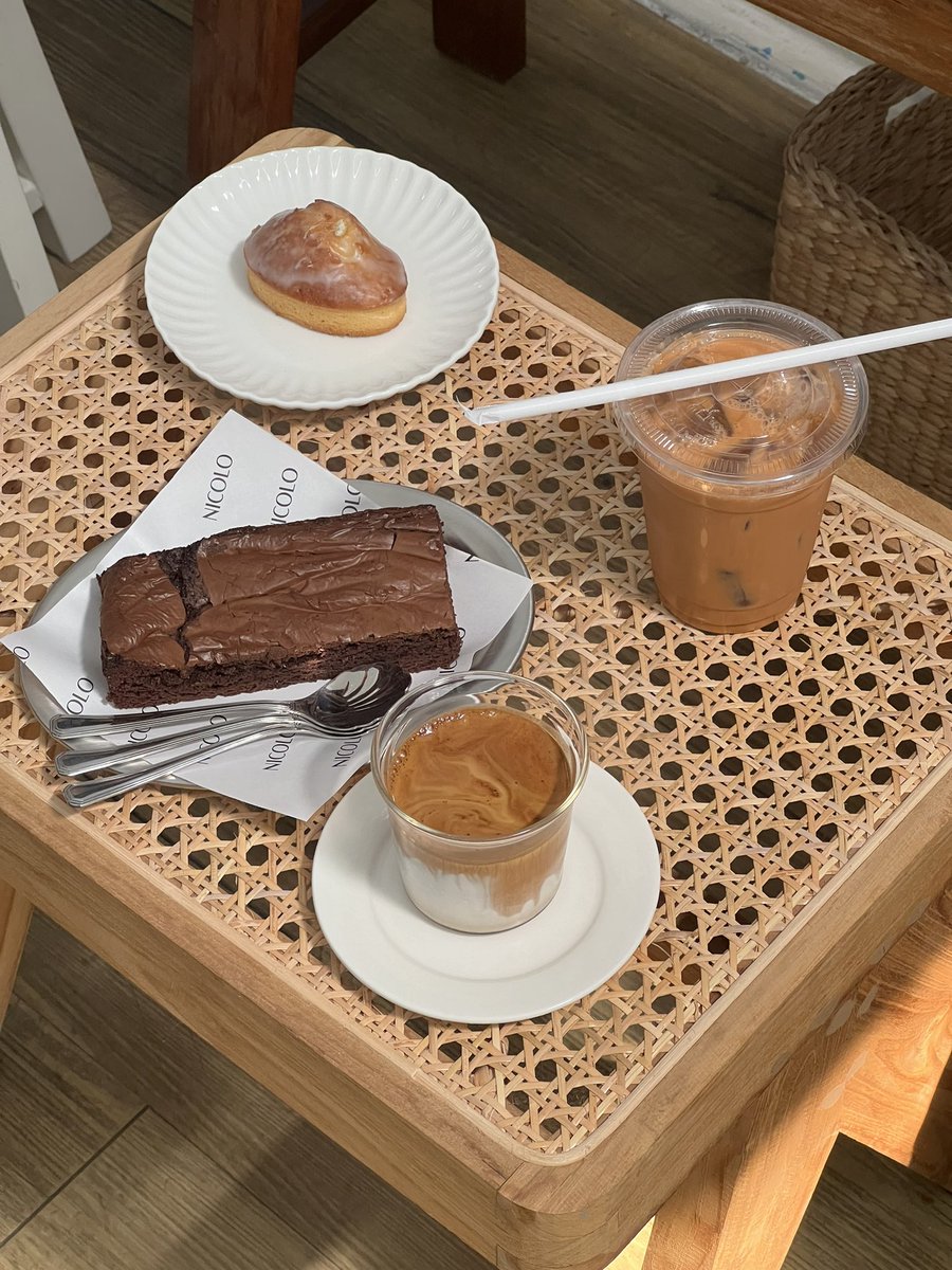 diarycafe's tweet photo. Nicolo Bakery 👩🏻🍳 👨🏻🍳 📍 ซ.สมานฉันท์
ไม่เจอคาเฟ่ที่ตัวขนม กับเครื่องดื่มอร่อยแบบเข้ากันแบบนี้มานานแล้ว บอกเลยว่าต้องไปซ้ำ ร้านจะไม่ใหญ่มาก แนะนำไปวันธรรมดามากกว่าค่ะ แสงตอนบ่ายสามสวยปิ๊ง ✨
.
.
.
.
.
.
.
#cafehopping #cafehoppingbkk #verynewcafeinbkk #cafehopper
@aroii https://t.co/9XTLH4pq7j
