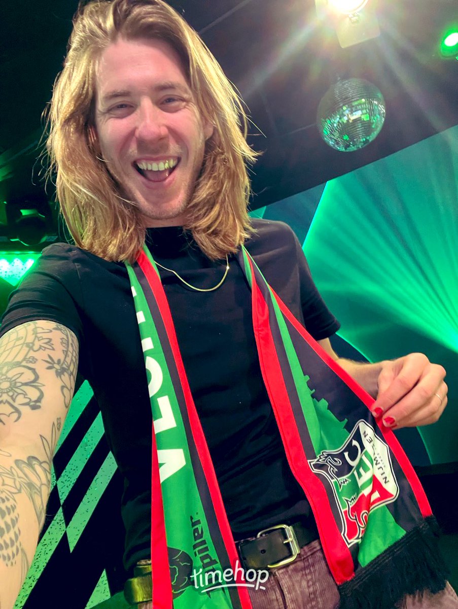 Ondanks dat we als Ajacieden voor Feyenoord moeten zijn morgen draag ik dit sjaaltje; hup NEC🔥 #bekerfinale