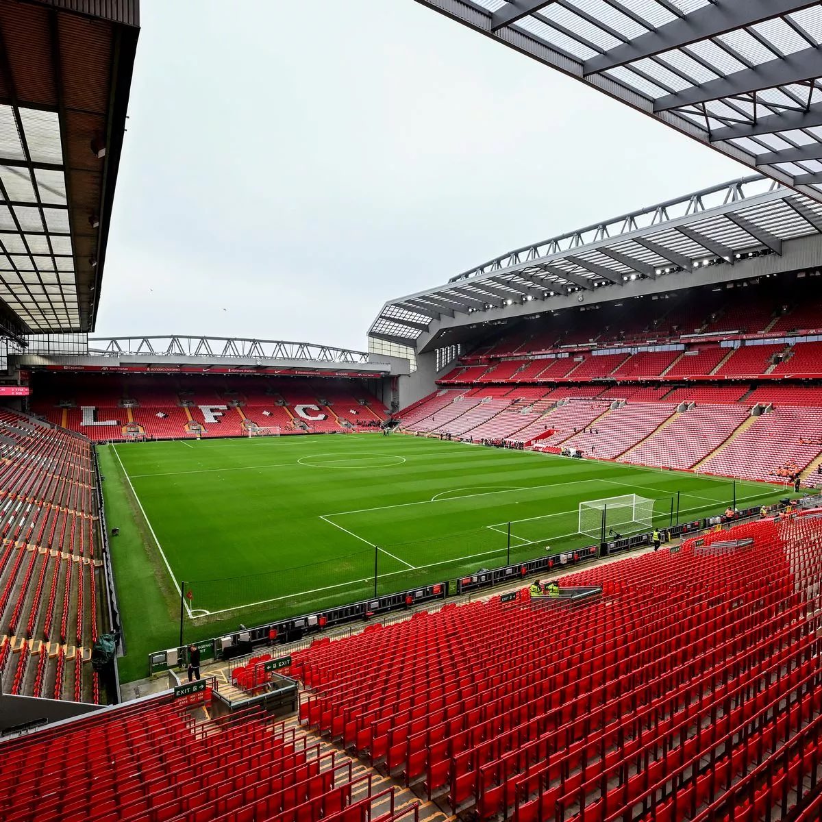 **Saturday Kindness Giveaway ** ⚽️⚽️⚽️⚽️⚽️ The chance to win a stadium tour for 2 adults & 2 children for @LFC To be in with a chance. Just RT this, FOLLOW my page, & tag 2 people who you appreciate in your life 👌 Someone will be picked at random & I’ll send you the…