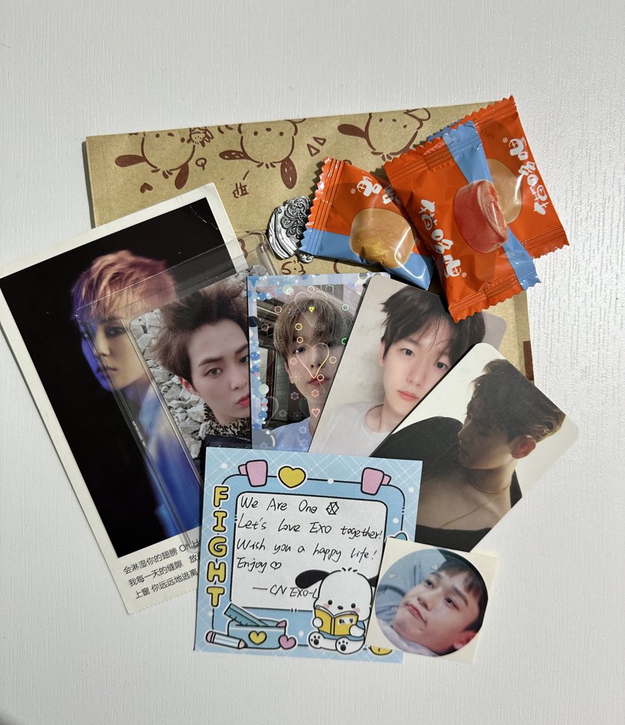 ChenMoments's tweet photo. I already came back to my country but still think about the fanmeeting🥹 i met amazing people especially big thanks to @BBH_yoyofloever for the gift💗 https://t.co/348YnPYtIH
