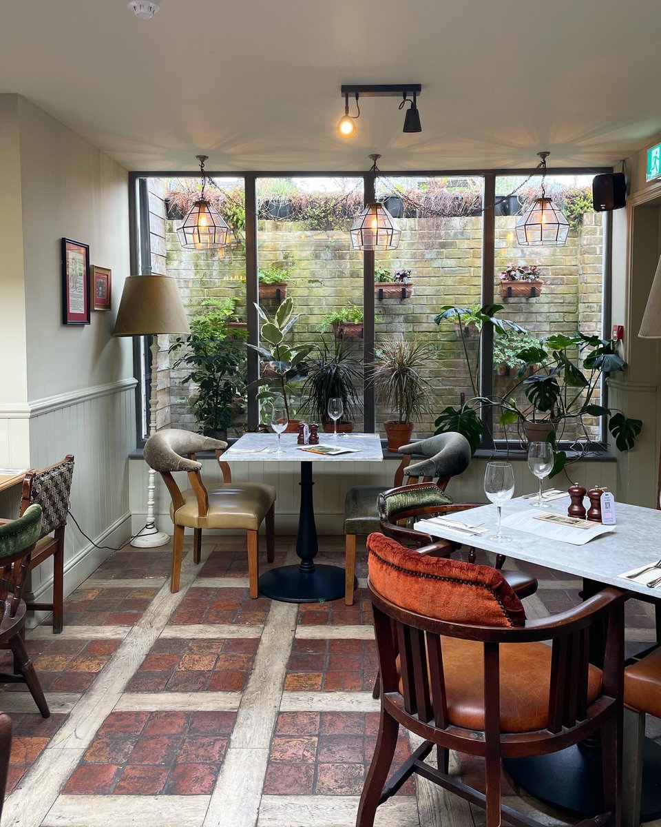 Appreciation post for our gorgeous Orangery.🌿 The perfect spot for catching up with friends or reuniting with family over a delicious meal. Get booked in now💚 #OrangeryVibes #FamilyReunion #FriendsGathering