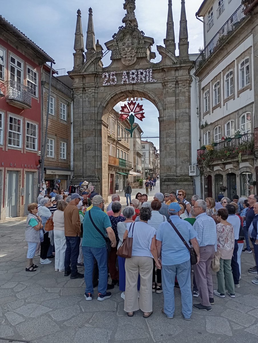 ✈️ O programa municipal 'Envellecemento activo' continúa viaxando! 🇵🇹 Os veciños e veciñas desfrutaron hoxe dunha saída a Braga onde descubriron as marabillas que esconde a cidade.