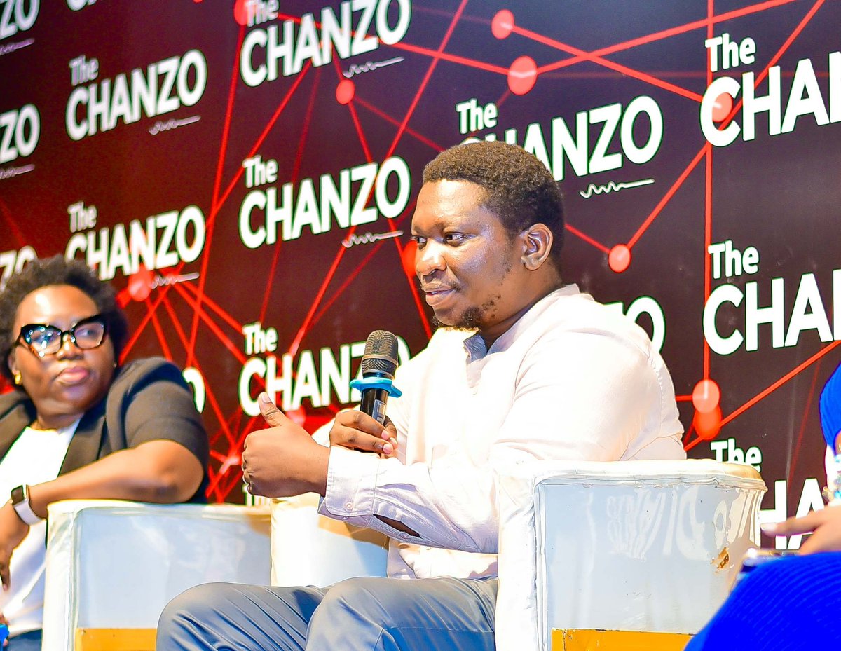 'Uandishi wa habari ni sekta muhimu katika kusimamia uwajibikaji. Na ili waandishi wafanye kazi hii kwa weledi ni lazima kuwepo na uhuru wa habari na wanahabari.' - @tonyalfredk kutoka @TheChanzo. #UhuruNaUbunifu