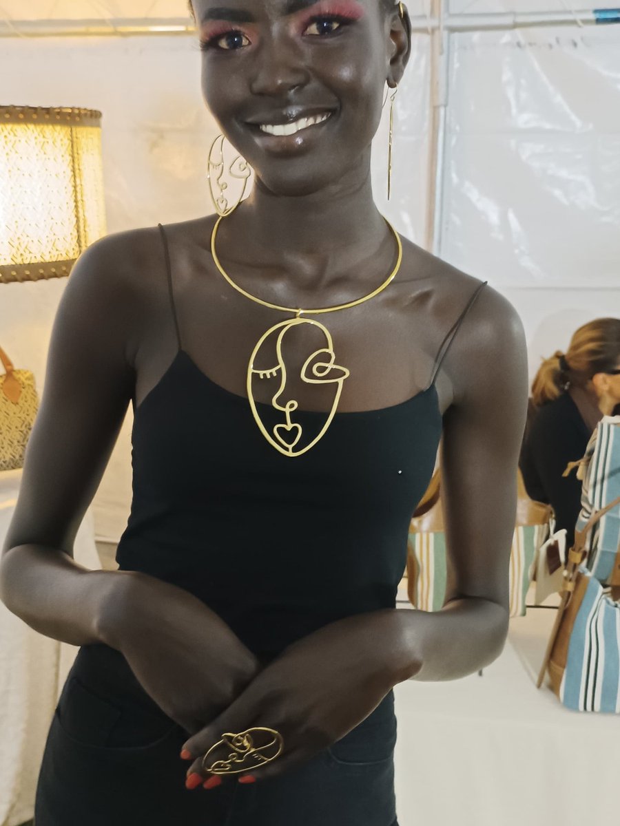 DIROJewellers's tweet photo. The Uso Set. Accessories that change and elevate your look immediately.
Shop TODAY on our website. Link in BIO.

📍 Find us:
@zantaadeydestore @the_village_market
@nairobi_street_kitchen
@african_lifestyle_hub @sarityourcity

#dirojewellers #madeinkenya https://t.co/HY5nWjy8mL
