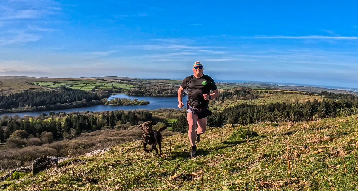 madmoosey's tweet photo. Day 1️⃣8️⃣0️⃣0️⃣ of the run streak today! Early morning run getting views to celebrate the 0️⃣0️⃣ milestone and my birthday. Oppo joined me for the run on Dartmoor as we ran for views. https://t.co/Z9qS03wa7t