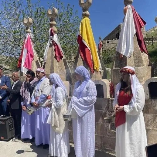 Ezidi Kardeşlerimin,
Kurmanci'de Çarşema Sor "Kırmızı Çarşamba" anlamına gelen,  Çarşema Serê Nîsanê olarak da adlandırılan bayramlarını içtenlikle kutlarım.
Kültürler yegane zenginliğidir insanlığın.