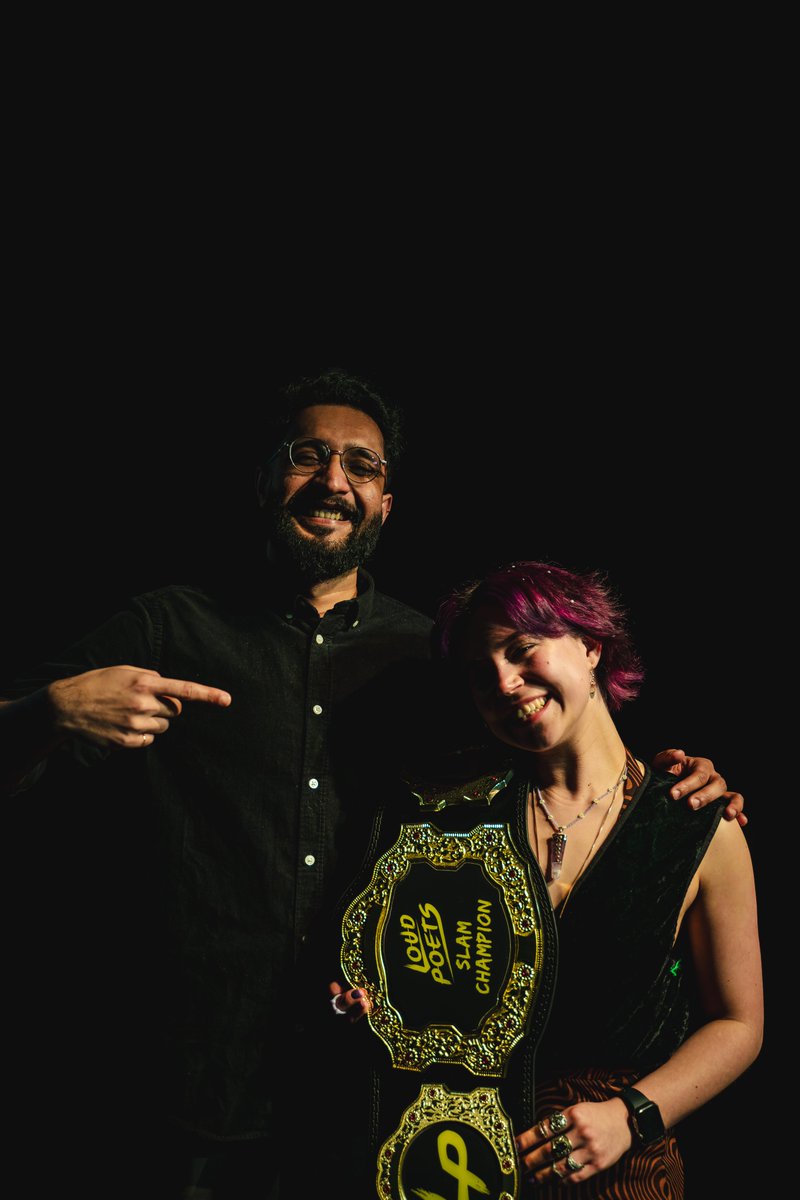 Congratulations to our new Central heat champion Heather Rose and runner-up Akshay! Yesterday's slam was a real treat, and we can't wait to see more from these talented poets. photos @JackHinksMusic