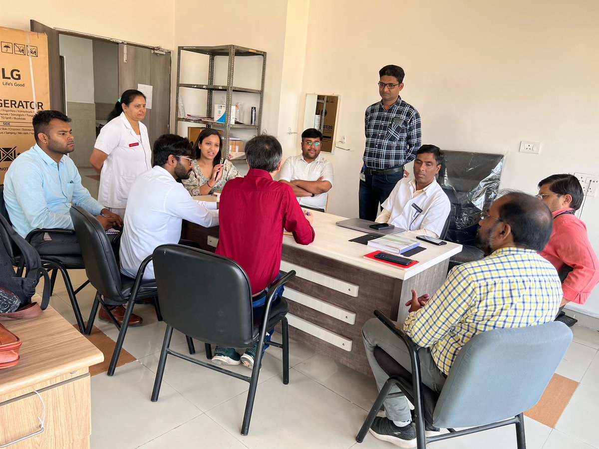 ShsrcGujarat's tweet photo. @NHSRCINDIA ટીમ દ્વારા ૧૮ અને ૧૯ તારીખના રોજ @ShsrcGujarat ની વિઝિટ કરવામાં આવેલ અને SHSRC દ્વારા થતી કામગીરી વિશે માહિતી મેળવેલ તે ઉપરાંત ફીલ્ડ વિઝિટ કરવામાં આવેલ જેમાં હેલ્થકેર લીડરશિપ પ્રોગ્રામ ઉપરાંત કેમોથેરાપી સેન્ટર અને અર્બન હેલ્થ &amp; વેલનેસ સેન્ટર ની મુલાકાત લીધેલ. https://t.co/28RzsOgIAi