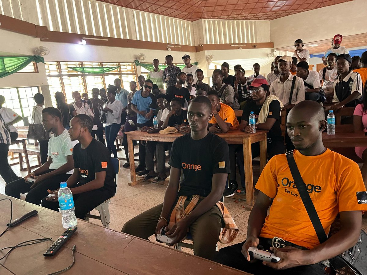 Orange_sierra's tweet photo. See the passion and the sportsmanship at Njala University, at the Orange Esport Experience intra-tournament🥳
Get ready as we head to the finals. The Grand Prize is NLE 30,000. It could be you or someone from your university. Rep your university!
#orangesl #OEE #ESFSL #NaWeDeyPlay #OrangeEsport #OrangeEsportExperience #njala