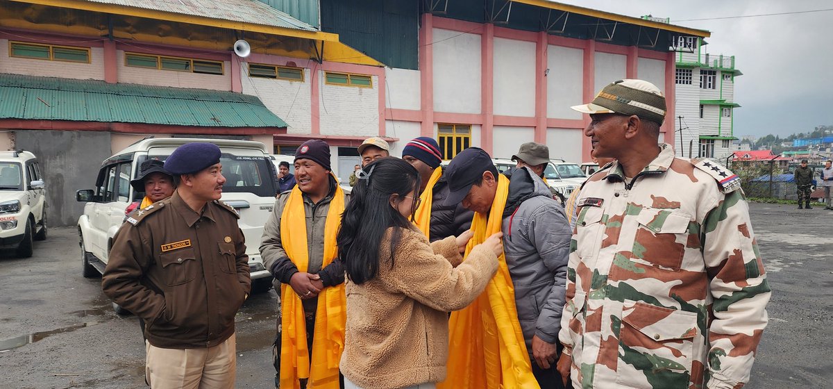 diprotawang's tweet photo. The Polling team from #Luguthang highest polling station of state reports back this evening after successful conduct of poll. @dctawang cum DEO Kanki Darang SP @ThongonWangdi ROs @hakraso @bapu_w and other officers accorded warm reception to the team at Reception Centre, Tawang https://t.co/AP40zsZ5zI