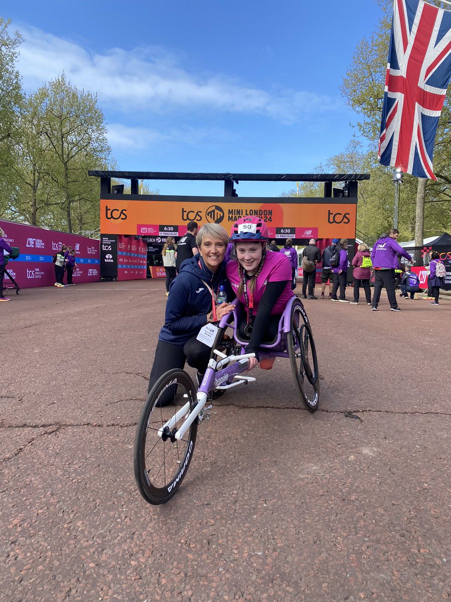 First place finish for Niamh Currie in the T53/54 U14 Mini Marathon race. A cracker of a PB to top it off! Couldn’t be prouder @scotathletics @SDS_sport @SALinclusion @BA_Paralympic @LondonMarathon