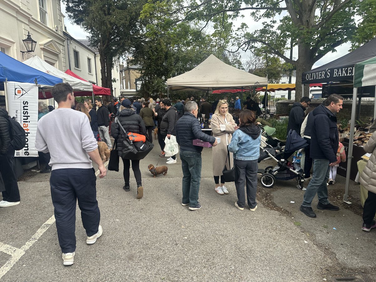 Busy Barnes Farmers Market today featuring a wide range of super quality produce and the ⁦@BCA4Barnes⁩ cargo bike!