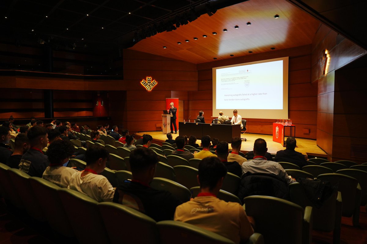 GranadaCF's tweet photo. 🥼❤️🙌🏼

Durante esta mañana se está celebrando el II Congreso de la Salud al Rendimiento en el Auditorio @Cajaruralgr, organizado por @GranadaCF_Salud. 

#𝙀𝙩𝙚𝙧𝙣𝙖𝙇𝙪𝙘𝙝𝙖 🇦🇹 https://t.co/eXPfzyHYW1
