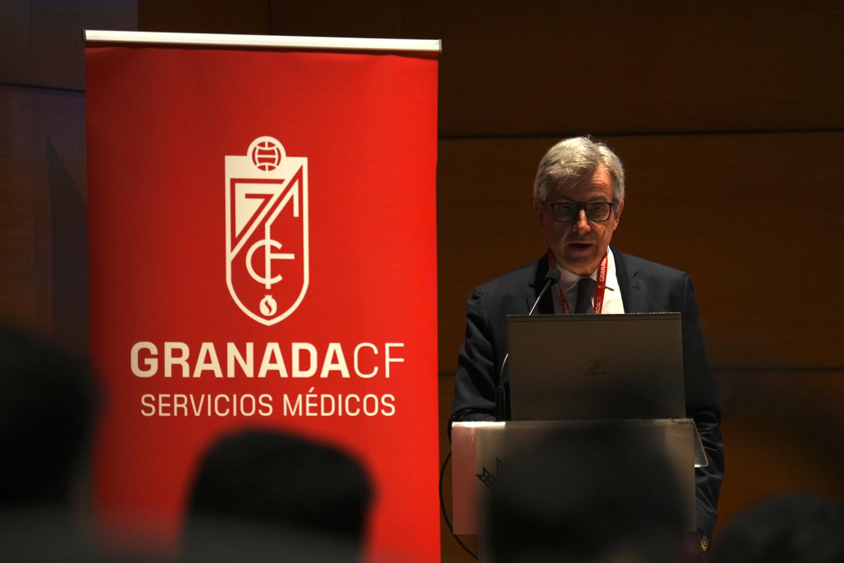 GranadaCF's tweet photo. 🥼❤️🙌🏼

Durante esta mañana se está celebrando el II Congreso de la Salud al Rendimiento en el Auditorio @Cajaruralgr, organizado por @GranadaCF_Salud. 

#𝙀𝙩𝙚𝙧𝙣𝙖𝙇𝙪𝙘𝙝𝙖 🇦🇹 https://t.co/eXPfzyHYW1