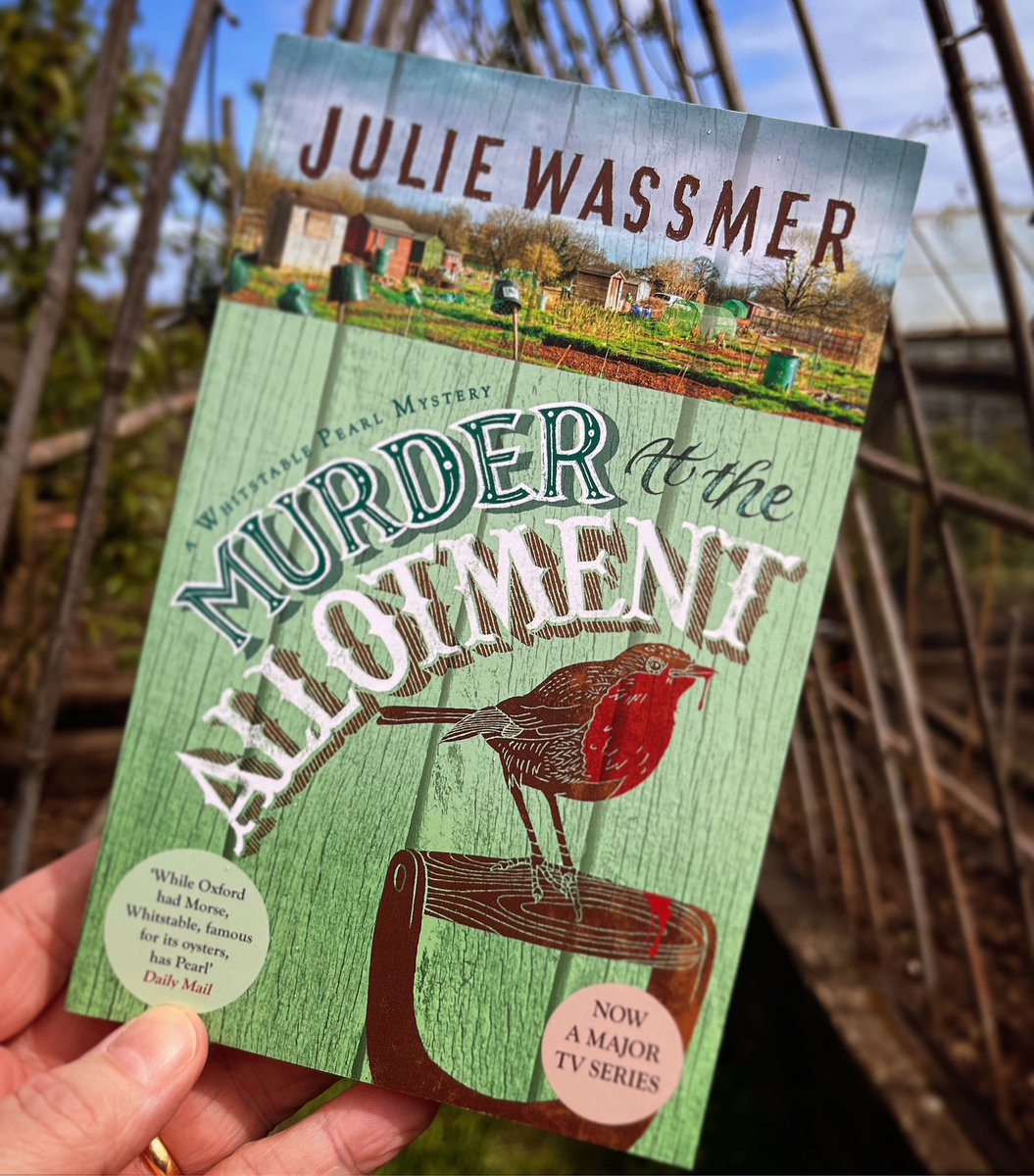 Delighted to get an advanced copy of @juliewassmer’s next Whitstable Pearl Mystery which, if the cover is to be believed, features a bloodthirsty Robin as the murderer! Yes! #bookstagram #whitstablepearl #murderontheallotment #juliewassmerauthorwhitstable