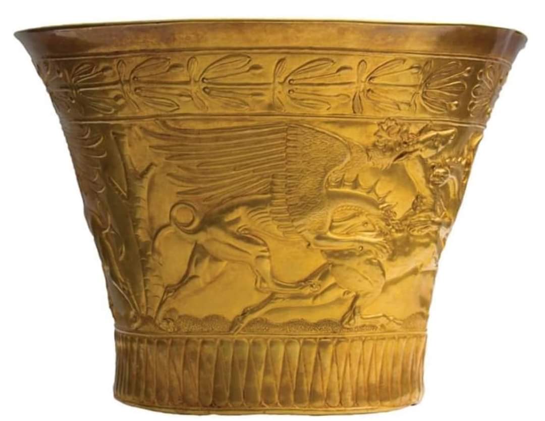 A 2400 year-old Scythian Gold Vessel, used by Aryan Scythian tribal Kings to smoke cannabis, found under a mound at the site of Sengileevskoe-2 in southern Russia depicts griffins attacking a stag.

The Hermitage - St. Petersburg

#archaeohistories