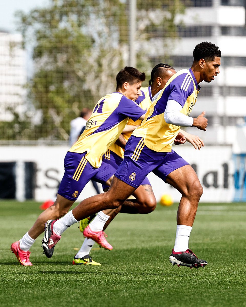 ✅ Jude Bellingham joined Real Madrid’s final training session ahead of the La Liga El Clásico at the Bernabéu tomorrow. #HalaMadrid