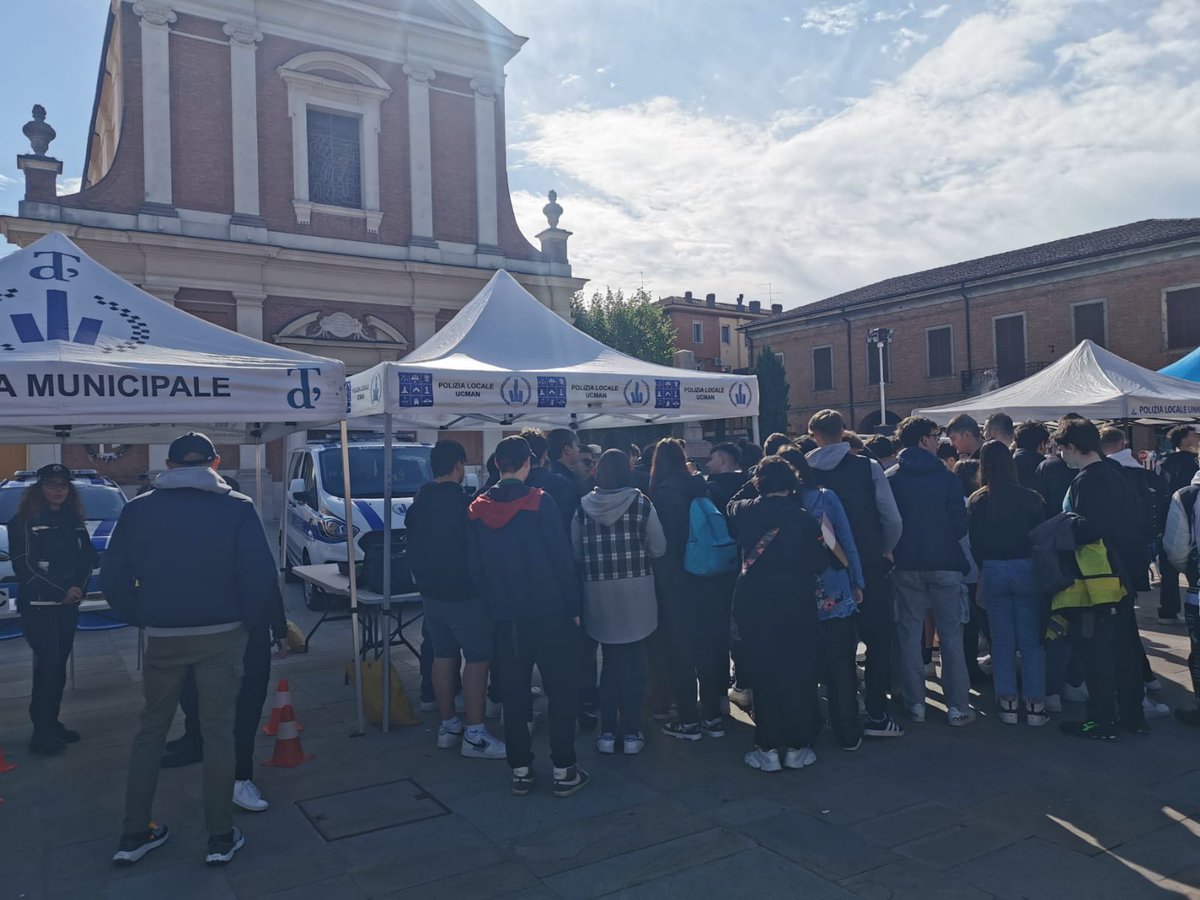 PLUCMAN1's tweet photo. PL UCMAN presente all'evento obiettivo Zero che quest'anno si svolge a Formigine una manifestazione rivolta ai cittadini e alle scuole contro l'uso di alcol e droghe alla guida e sensibilizzare ad un uso consapevole della strada.
#PLUCMAN #PLinforma #obiettivozero #noicisiamo https://t.co/9gI6LT52Y6