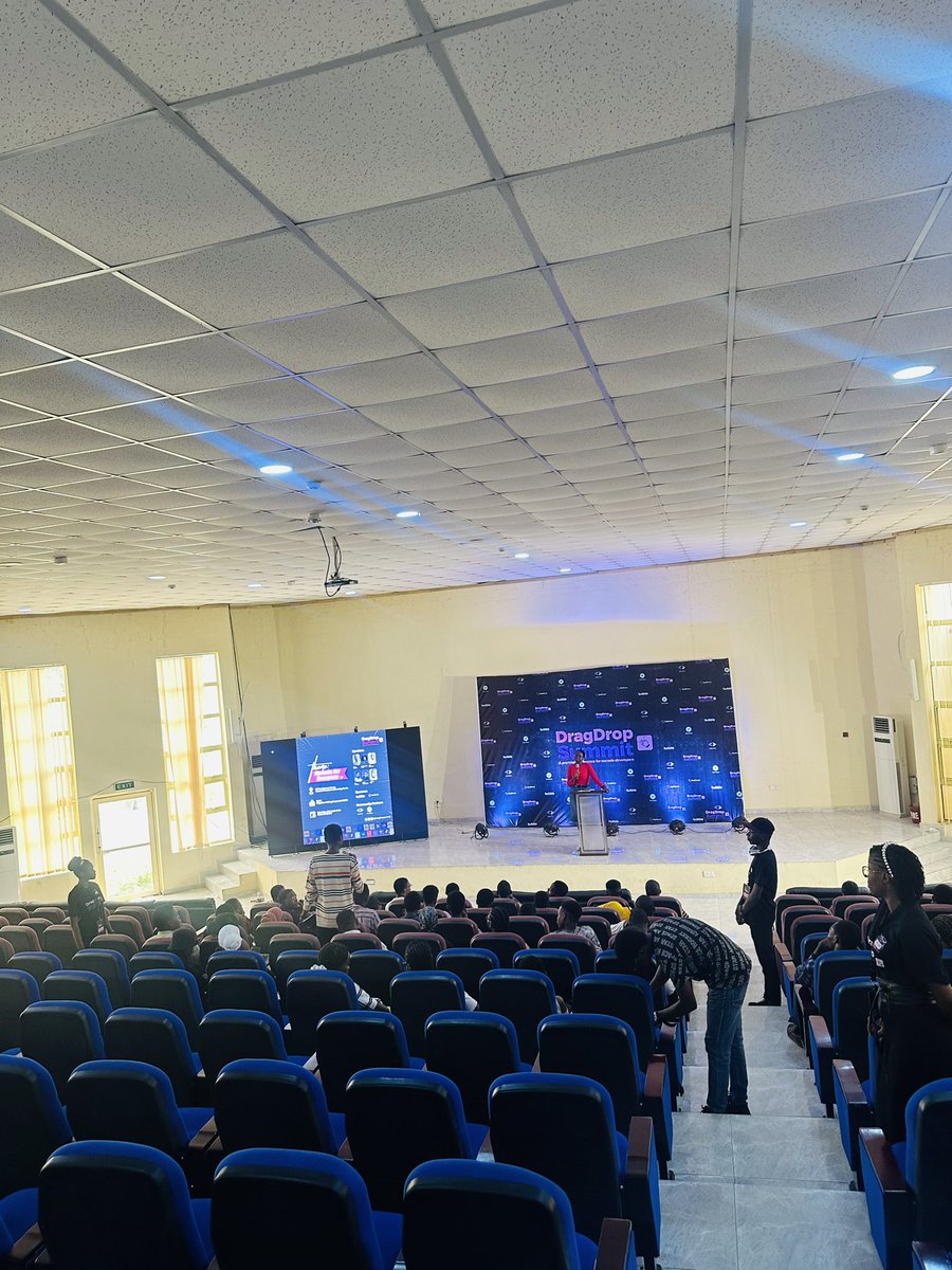 tife_olayinka's tweet photo. live at #DragDropSummit

@dragdropsummit https://t.co/6qvDnLDEXq