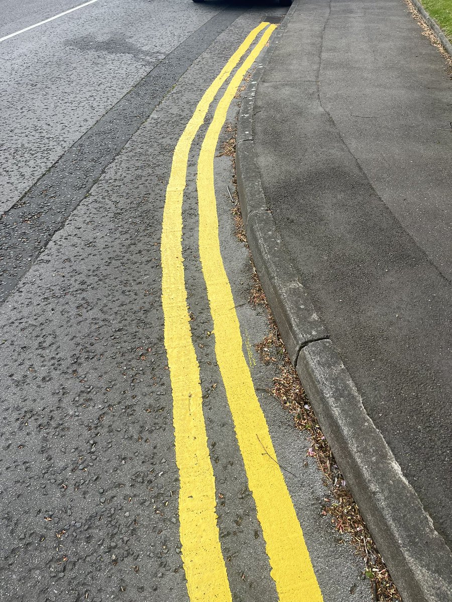 Utterly confused about what council contractors have done with yellow lines in Manor Park Road. We’re investigating! 😬