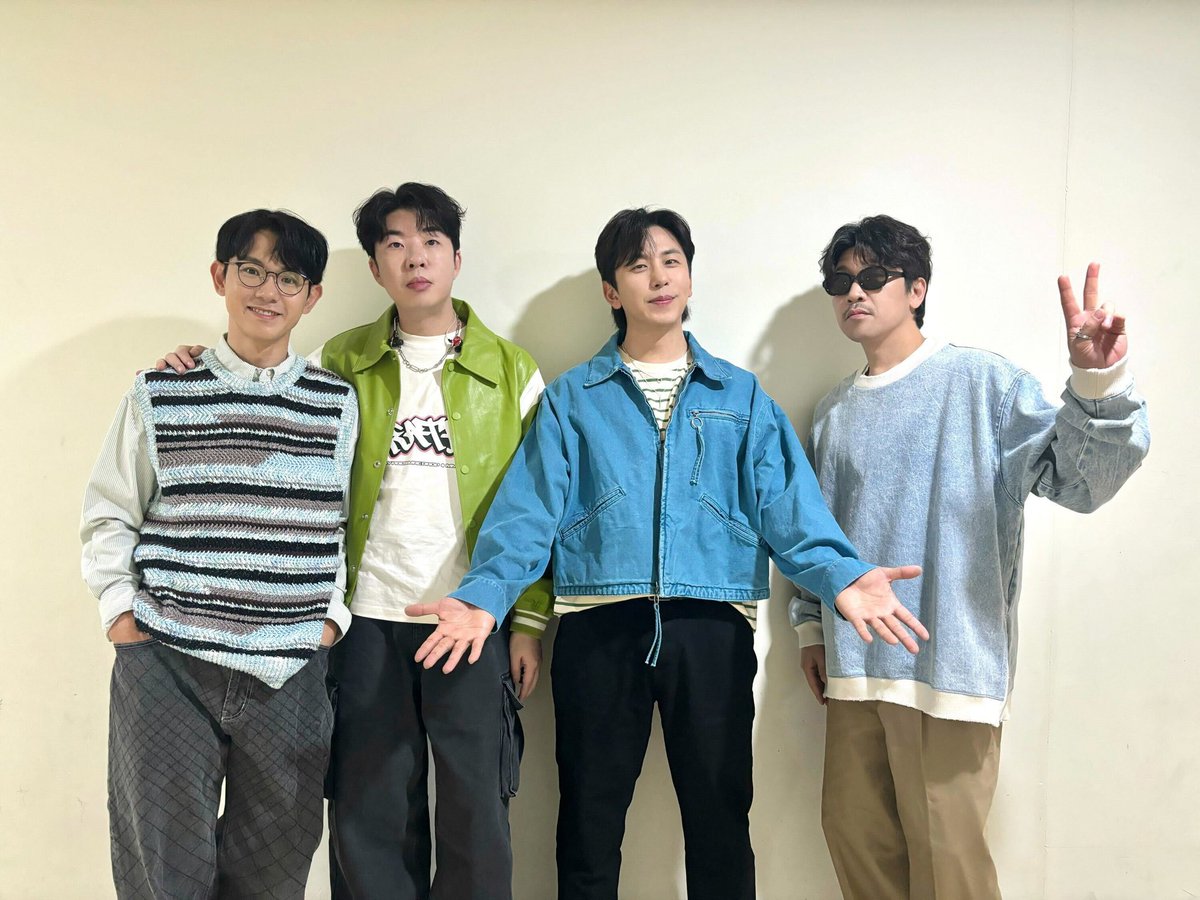Band_Daybreak's tweet photo. [📸] '무브 : 이무진 X 데이브레이크'

비오는 토요일☔️
궂은 날씨에도 데이브레이크와 함께해 주셔서 감사합니다!

- 𝒔𝒆𝒕 𝒍𝒊𝒔𝒕 -

1. 들었다 놨다
2. ROMANTIC
3. Mellow
4. TOUCH ME
5. 킥킥
6. HOT FRESH
7. 좋다
8. 꽃길만 걷게 해줄게

Encore. 
1. 범퍼카
2. 오늘 밤은 평화롭게

#데이브레이크 #daybreak
#이원석 #김선일 #김장원 #정유종