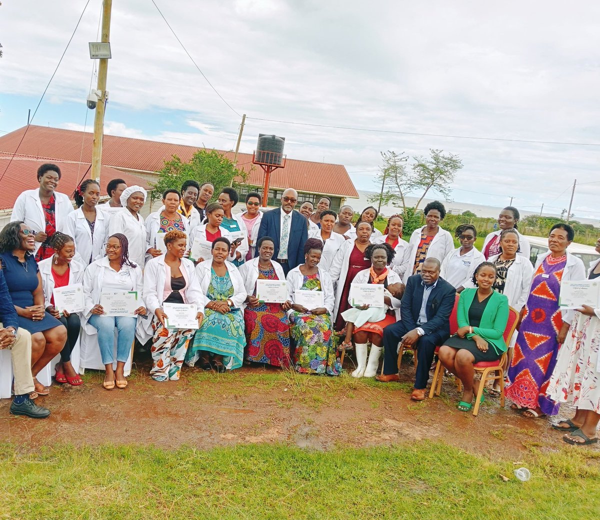 @DDAUganda ED @MpiiraSamson officiates at closing ceremony of @PSF_Uganda @WorldBankAfrica GROW Project trainees. The women from 20 districts were trained by DDA in value add'n and given start up milk test equip. @SandraMwebaze1 @SMusherure @DrRwamiramaBK