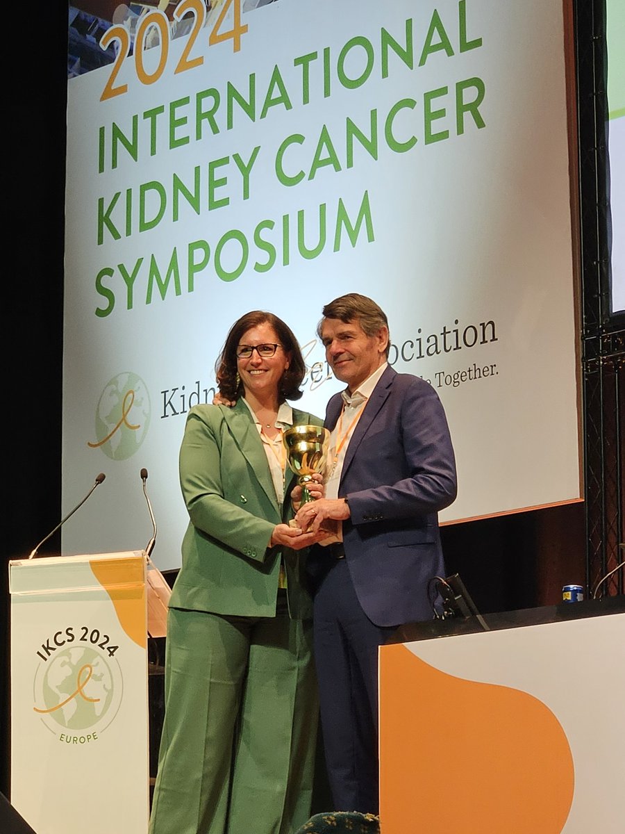 A well-deserved award for Bernard Escudier, presented by his pupil @AlbigesL #IKCS2024. Magnificent speech full of humility and restraint from this giant in kidney cancer dedicated above all to patients. Just a giant.