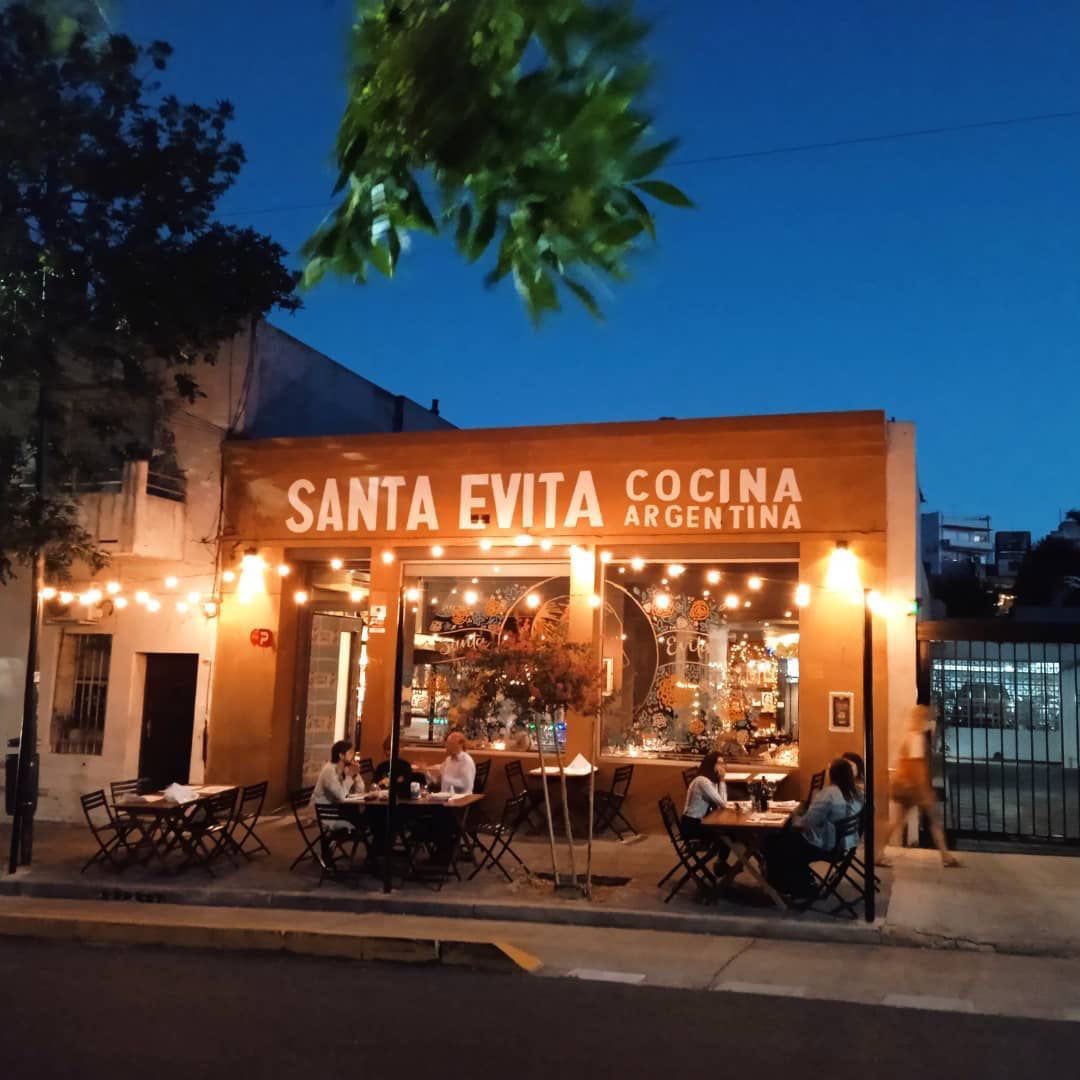 Quieren comer rico? Sorteamos una cena en @elsantaevita Pedila con el # #PalermoWuhan Fav y Rt