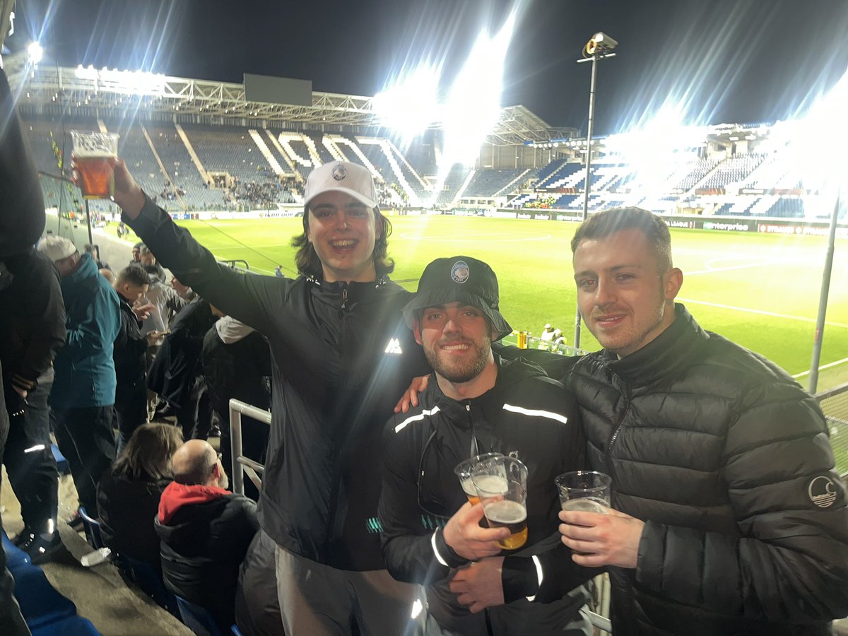 Marco_Ross_10's tweet photo. Atalanta-(A)

Not how we wanted our European campaign to end but what a year it’s been following this team around Europe 
🇦🇹🇫🇷🇧🇪🇨🇿🇮🇹
 
Anyway, there’s a league title to be won.🔴 https://t.co/NYcZGhhiQw