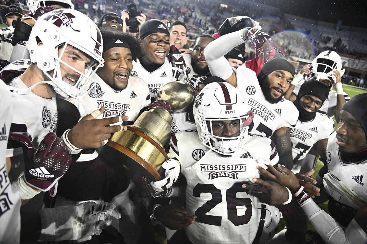 Hail state! @HailStateFB spring game today! 🐶🐶 @Coach_Leb @coachdt48 @coachshaud21 @CoachHutzler @ElijahSandweiss @CoachUno1