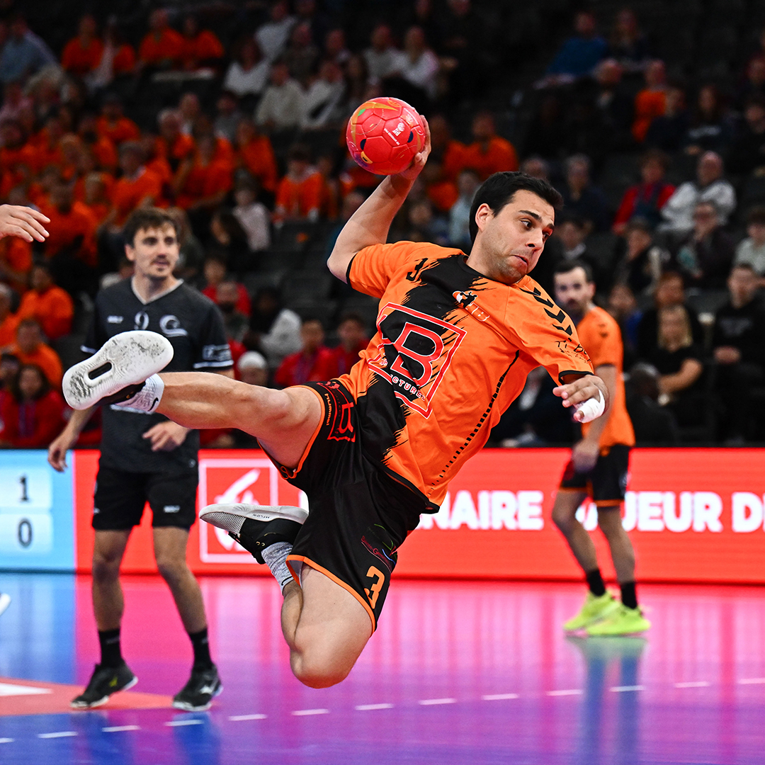 ffhandball's tweet photo. On a déjà vécu de belles émotions... et c'est pas fini ! 😍

Petit retour sur la première finale de la journée entre Lacanau Océhand et l'OHB Sainte Gemmes sur Loire ⬇️

#CDFHandball2024 #VivezVibrezJouez https://t.co/oyhpCxlhAV