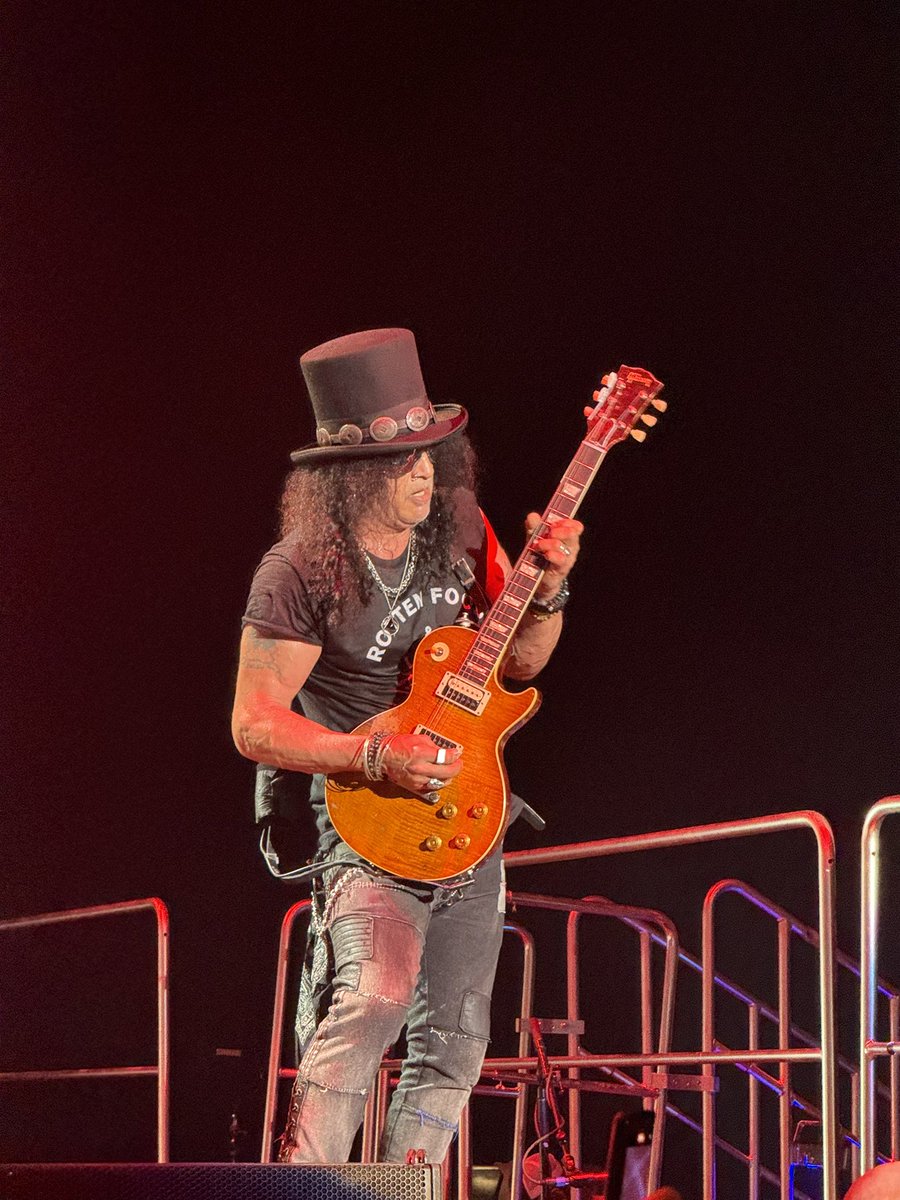 Slash_Croatia's tweet photo. @Slash Had an amazing night! 🤘🏻🤘🏻 https://t.co/74Tf9ZGM9S
