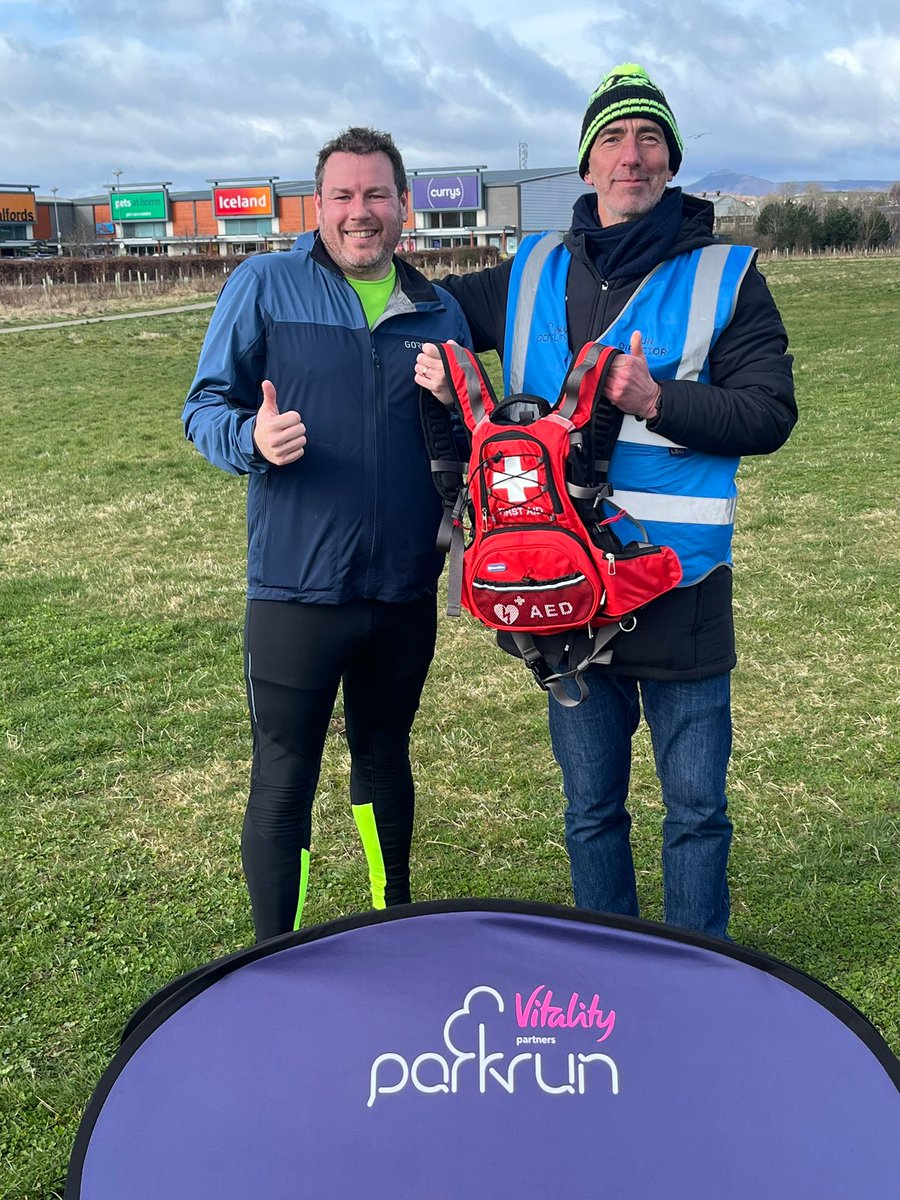 High fives to Ronnie Mutch from #TeamLeidos in the UK whose volunteerism helped us give back to the local community with a donation to Ury Riverside @parkrunUK for a replacement AED and first aid kit 🙌💜 Full story ➡️ ms.spr.ly/6018cLbW4 #VolunteerRecognitionDay