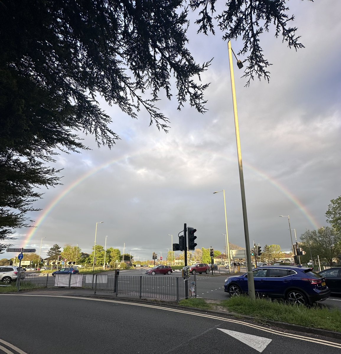 MaryamIsMe786's tweet photo. @metoffice @chris_alpacas #loveukweather @metoffice #Oxfordshire https://t.co/vGwLd7x1GB