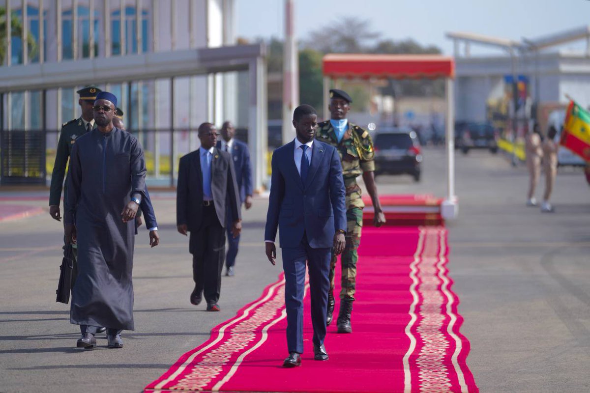 PR_Senegal's tweet photo. Après sa première sortie officielle en Mauritanie le 18 avril 2024, le Président de la République, Son Excellence Monsieur @PR_Diomaye, a quitté Dakar ce matin pour se rendre en Gambie, dans le cadre d'une visite de travail et d'amitié. https://t.co/nCkDhwrUzj
