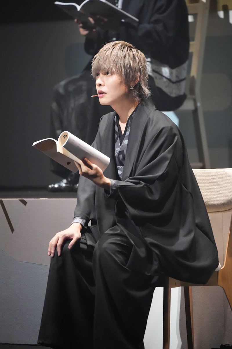 mukashi_reading's tweet photo. ༄ ༅ 📚朗読劇
 「むかしむかしあるところに、
  死体がありました。」千秋楽！༄ ༅

📖本日4/20(土)キャスト
#下野紘 さん
#岡本信彦 さん
#松岡禎丞 さん
公演の様子をお届け📸✨

圧巻の演技力と軽快なアドリブに会場からは拍手が👏

皆さま配信チケットでも
ぜひお楽しみください！

#朗読劇昔ばなし https://t.co/8nK5hX6fsT