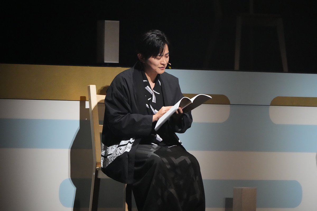 mukashi_reading's tweet photo. ༄ ༅ 📚朗読劇
 「むかしむかしあるところに、
  死体がありました。」千秋楽！༄ ༅

📖本日4/20(土)キャスト
#下野紘 さん
#岡本信彦 さん
#松岡禎丞 さん
公演の様子をお届け📸✨

圧巻の演技力と軽快なアドリブに会場からは拍手が👏

皆さま配信チケットでも
ぜひお楽しみください！

#朗読劇昔ばなし https://t.co/8nK5hX6fsT