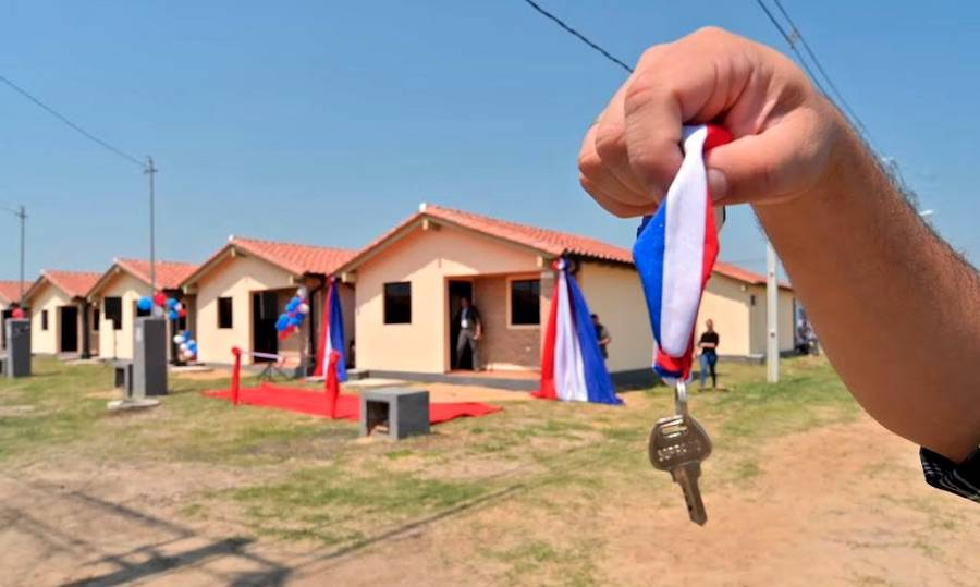 santiagasu's tweet photo. 🏡Che Róga Porã: Crédito para vivienda para familias que gastan entre G. 900.000 y G. 2.500.00 en alquiler al més
 📍Crédito hasta G. 400 millones a 30 años de plazo.
📍Para personas con ingresos de 1 a 4 salarios mínimos
📍Tasa de interés anual del 6,5%

https://t.co/Td9FhmgYXn https://t.co/k6lwOCbaMj