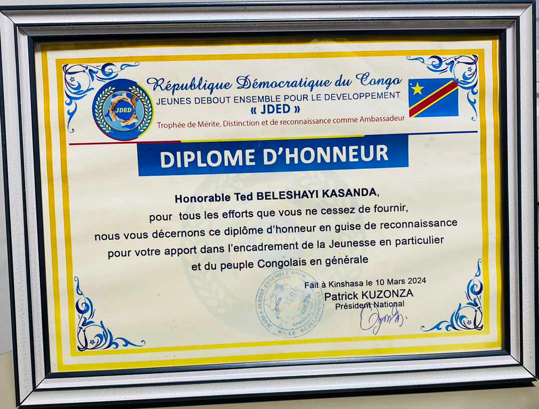 jo_kabombo's tweet photo. Pour touts les efforts qu'il ne cesse de fournir pour l'encadrement de la jeunesse congolaise, l'honorable @juantedbelkas a reçu un diplôme d'honneur décerné par la #JDED.
Félicitations 👍🏾👏🏾 et bonne fortunr à vous mentor. https://t.co/UqMfDMSJMf