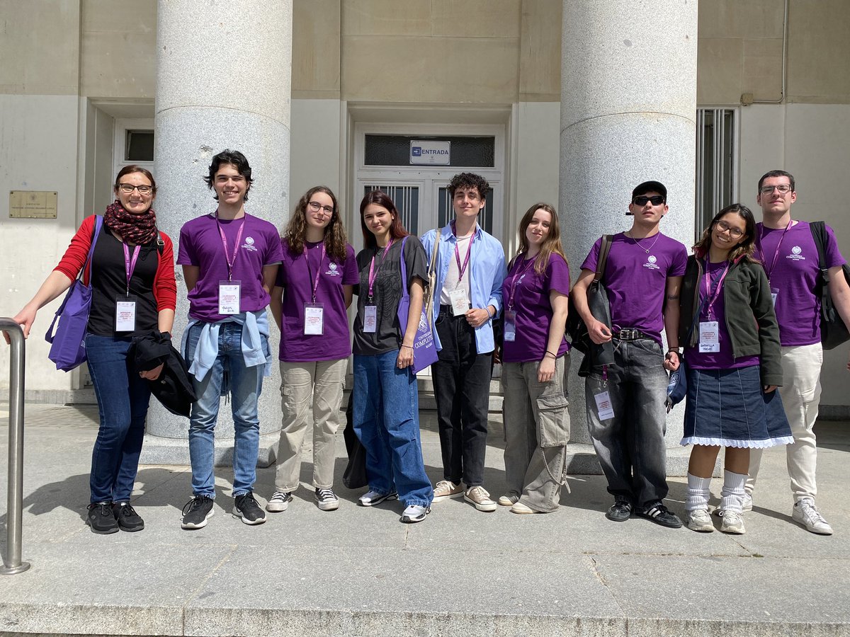jessigserna's tweet photo. Un año más, nuestro grupo #microE2324 de @BiologiaUcm se ha volcado en el congreso de pregraduados en @unicomplutense. Han asistido, colaborado en la organización, presentado 5 comunicaciones y sobre todo ¡vivido su primera experiencia en un congreso científico! ¡Enhorabuena!👏🏻👏🏻 https://t.co/xLtyhRCPhz