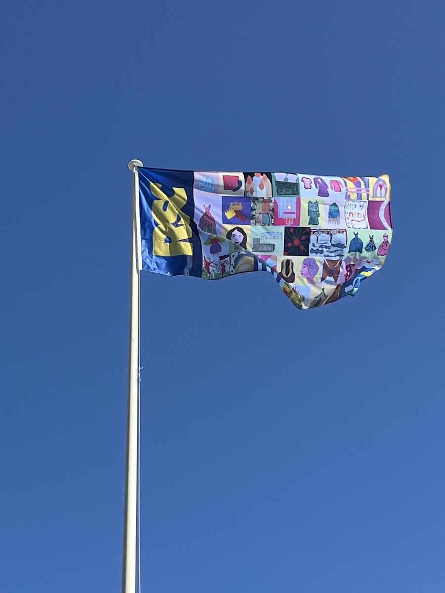 TheRSC's tweet photo. Our community flag is flying – thank you to the Warm Hub participants from the surrounding area who created the design with artist Michelle Flint 🙌 https://t.co/zCVm8o7tg4