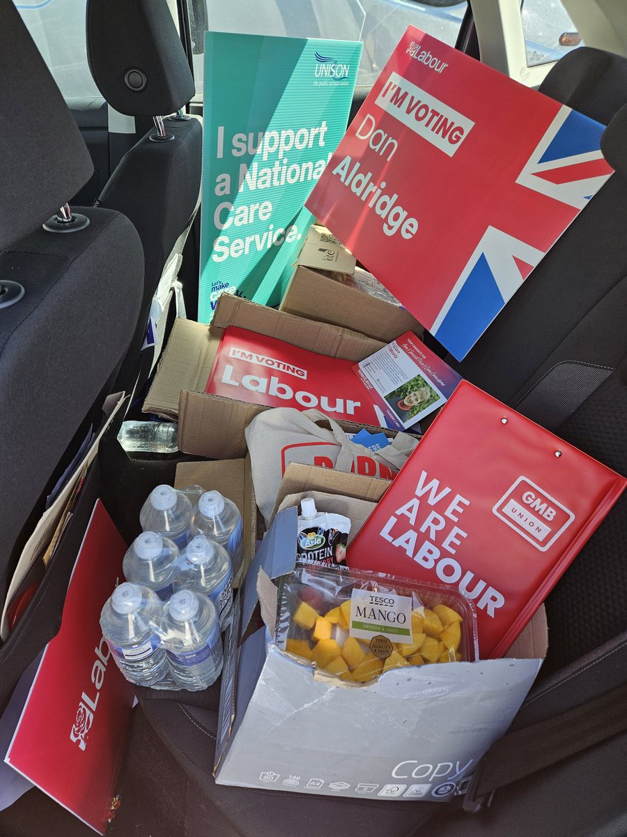 DanAldridgeWSM's tweet photo. When your car is your @UKLabour candidate office... #CandidateLife #LabourDoorstep #WestonSUPERMare https://t.co/tfvZt0dFJs