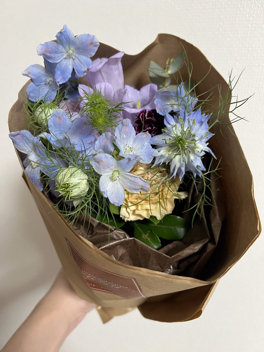 HiroringKs's tweet photo. 昨日のライブたくさんの方にお越しいただき大変嬉しく思います！
少しでも歌謡曲に興味を持ってくれる方が増えたらいいなと思います☺️
ご来場くださった皆様ありがとうございました！
そして素敵なお花もいただきシアワセです💐 https://t.co/oyEI5LKnFq